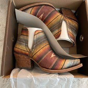 Ariat Women’s Dixon Bootie Saddle Blanket SZ 10 NIB